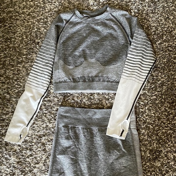 ACTIVE WEAR Seamless workout outfit (includes top and pants) - Picture 2 of 6